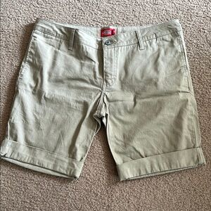 NWOT Dickies Women's 4-Pocket Tan Shorts ❤️